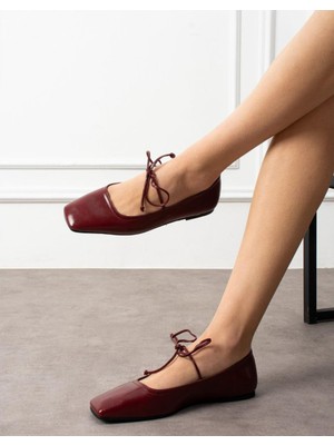 Emienza Minta Vegan Deri Bağcıklı Küt Burun Bayan Babet