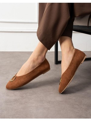 Emienza Pınko Süet Toka Detaylı Yuvarlak Burun Bayan Babet