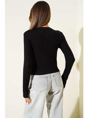 Triya Wear Studio- Siyah Bisiklet Yaka Kadın Bluz- Parmak Geçmeli