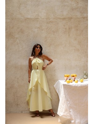 Sırtı Gipeli Boyundan Bağlamalı Elbise