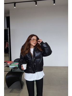 Dik Yaka Ayarlanabilir Bağcıklı Şişme Mont