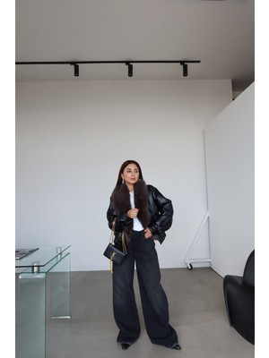 Özge Özgenç Beli Asimetrik Düğmeli Wideleg Jean