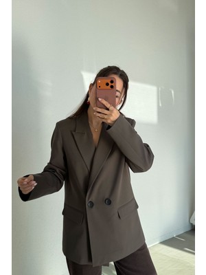 Özge Özgenç Kruvaze Yaka Blazer Ceket