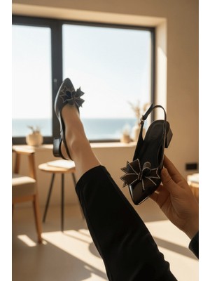 Divolya Feral Fiyonklu Siyah Kırışık Rugan (4 cm Topuk Boyu ) Sivri Burun Topuklu Babet Ayakkabı