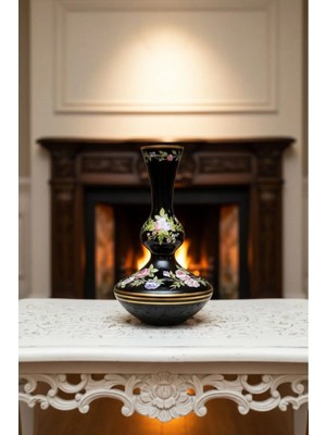 TB 50 Yıllık Osmanlı Tarzı El Işlemeli Vazo – Altın Yaldızlı, Siyah Zeminli Koleksiyon Parçası