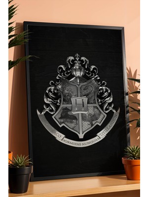 E2 Nova Hogwarts Okul Arması Çerçeveli Tablo - Lüks Metalik Gümüş Harry Potter Duvar Dekoru Siyah Ahşap