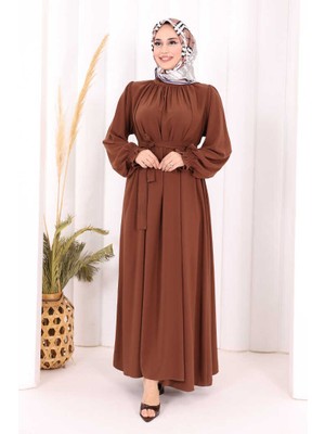 Bym Fashion Yaka ve Kol Manşetleri Büzgü Görünümlü Kuşaklı Elbise 6014 Kahverengi