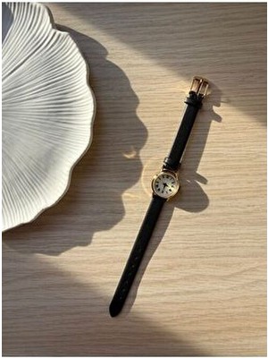 Rubsey Retro Minimal Kadın Kol Saati Yuvarlak Kasa Siyah Deri Kordon Suya Dayanıklı Metal Malzeme