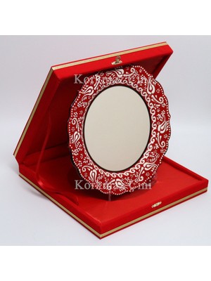 Korkmaz Çini 26 cm Beyaz Kabartma Kaligrafi Tabağı