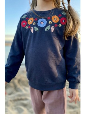 Çiçek Nakışlı Sweatshirt 2-7 Yaş Lacivert