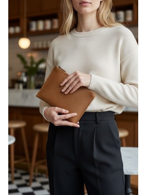 Plush Studio İstanbul Noır Case Deri Clutch El Çantası | Şık, Minimal & Zamansız Tasarım 22x16cm