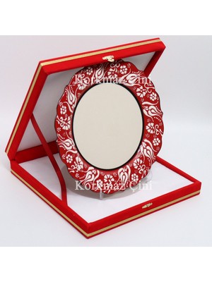 Korkmaz Çini 26 cm Beyaz Kabartma Kaligrafi Tabağı