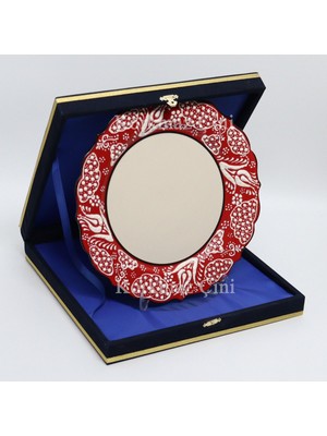 Korkmaz Çini 26 cm Beyaz Kabartma Kaligrafi Tabağı