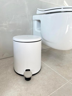 Primanova Pedallı Çöp Kovası 6lt Mat Beyaz Iç Kısım Siyah