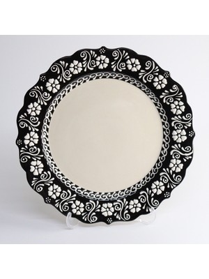Korkmaz Çini 26 cm Beyaz Kabartma Kaligrafi Tabağı