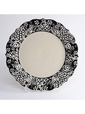Korkmaz Çini 26 cm Beyaz Kabartma Kaligrafi Tabağı