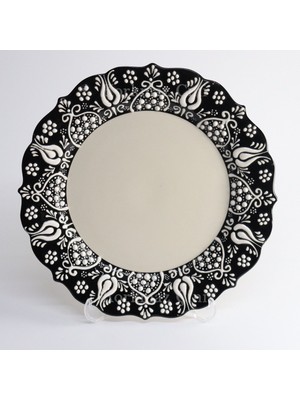 Korkmaz Çini 26 cm Beyaz Kabartma Kaligrafi Tabağı