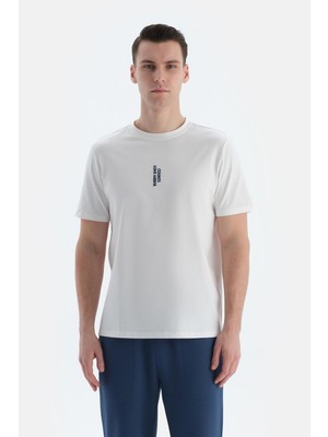 Dagi Kırık Beyaz Erkek Slogan Baskılı Tişört