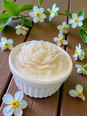 El Yapımı Çiçek Desenli-Seramik-Kokulu Soya Wax Mum | Dekoratif & Minimal Ev Aksesuarı