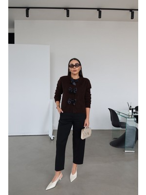 Özge Özgenç Dikiş Detaylı Yandan Cepli Kumaş Pantolon