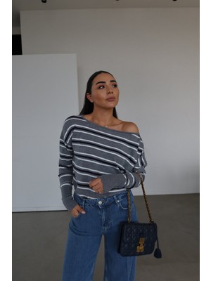 Özge Özgenç Kayık Yaka Çizgili Basic Triko