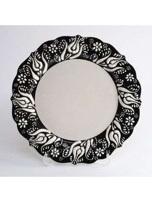 Korkmaz Çini 26 cm Beyaz Kabartma Kaligrafi Tabağı