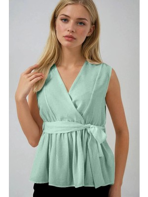 Hazelin Kadın Çağla Yeşil Kruvaze Yaka Beli Lastikli Kuşaklı Bluz HZL25S-BD19661