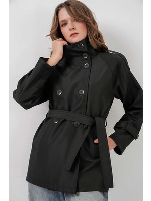 Hazelin Kadın Siyah Dik Yaka Kuşaklı Astarlı Kısa Trençkot HZL25W-BD159801
