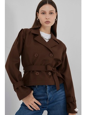 Hazelin Kadın Kahverengi Kruvaze Yaka Kuşaklı Astarlı Kısa Trençkot HZL25W-BD159701