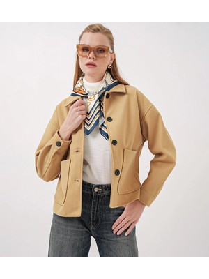 Hazelin Kadın Camel Düğmeli Cepli Kısa Kaşe Ceket HZL25W-BD107131