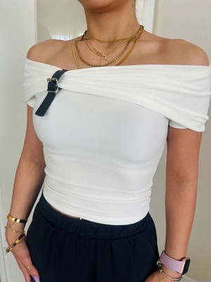 Hazelin Kadın Beyaz Kemer Detaylı Madonna Yaka Bluz HZL25S-FRY123161