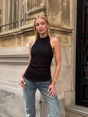 Hazelin Kadın Siyah Boyundan Bağlamalı Gofre Kumaş Bluz HZL25S-ZK13631