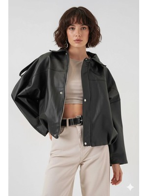 Hazelin Kadın Siyah Oversize Fermuarlı ve Düğmeli Yandan Cepli Suni Deri Ceket HZL25W-BD110551