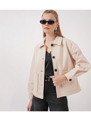 Hazelin Kadın Krem Düğmeli Cepli Kısa Kaşe Ceket HZL25W-BD107131