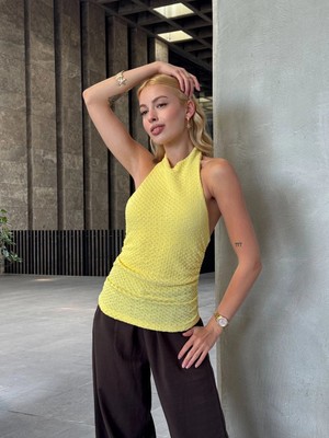 Hazelin Kadın Sarı Boyundan Bağlamalı Gofre Kumaş Bluz HZL25S-ZK13631