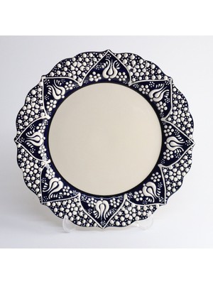 Korkmaz Çini 26 cm Beyaz Kabartma Kaligrafi Tabağı