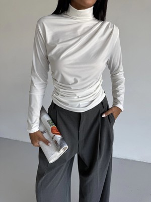 Hazelin Kadın Beyaz Uzun Kollu Drape Detaylı Boğazlı Sandy Bluz HZL25W-FRY123301