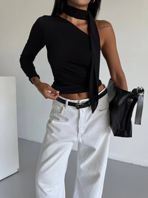 Hazelin Kadın Siyah Fularlı Sandy Kumaş Asimetrik Kesim Bluz HZL25S-FRY123371