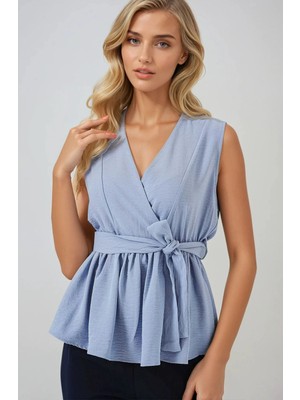Hazelin Kadın Mavi Kruvaze Yaka Beli Lastikli Kuşaklı Bluz HZL25S-BD19661