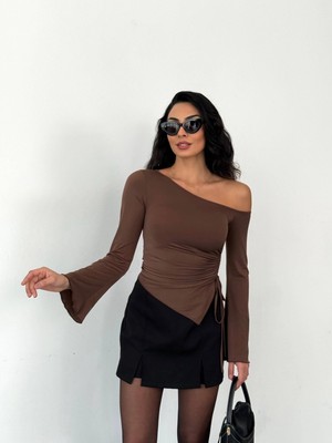 Hazelin Kadın Kahve Asimetrik Kesim Ispanyol Kol Beli Büzgülü Sandy Bluz HZL25W-FRY123591