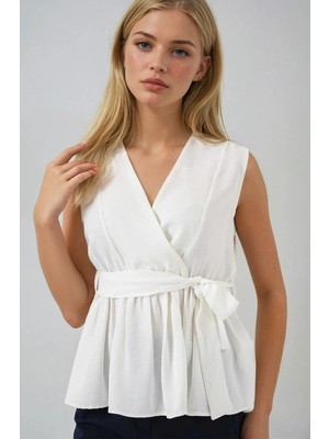 Hazelin Kadın Beyaz Kruvaze Yaka Beli Lastikli Kuşaklı Bluz HZL25S-BD19661