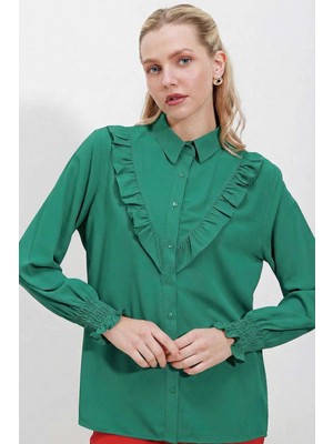 Hazelin Kadın Zümrüt Fırfır Detaylı Uzun Kollu Şık Gömlek HZL25W-BD1202231