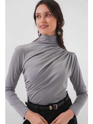 Hazelin Kadın Gri Büzgü Detay Balıkçı Yaka Sandy Bluz HZL25W-BD19251