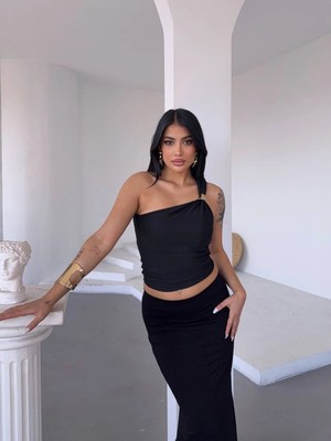 Hazelin Kadın Siyah Tek Omuz Gold Metal Detaylı Bluz HZL25S-FRY123111