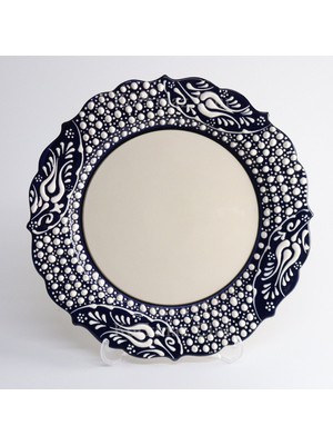 Korkmaz Çini 26 cm Beyaz Kabartma Kaligrafi Tabağı