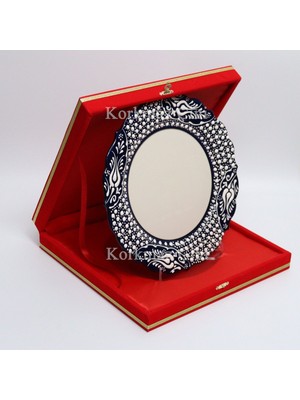 Korkmaz Çini 26 cm Beyaz Kabartma Kaligrafi Tabağı