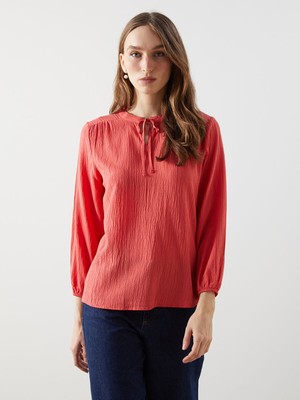 Lc Waikiki Yeni Sezon Bağlamalı Yaka Dokulu Kadın Bluz