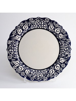 Korkmaz Çini 26 cm Beyaz Kabartma Kaligrafi Tabağı