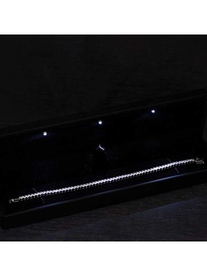 Katre46 Gümüş Işıklı Kutulu 4 mm Beyaz Taşlı Su Yolu Kadın Bileklik