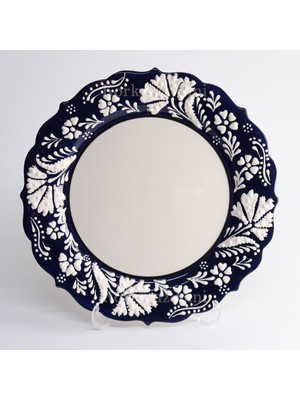 Korkmaz Çini 26 cm Beyaz Kabartma Kaligrafi Tabağı